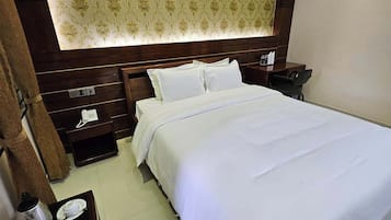 Deluxe Double Room, Balcony, Hill View | Bathroom | Bathtub, free toiletries, towels, soap