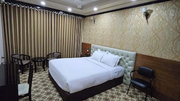 Deluxe-Doppelzimmer, Balkon, Hügelblick | Kostenloses WLAN