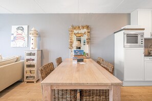 Apartment | Dining - 4 Person Apartment With sea View (De Koog)