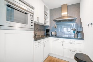 Apartment | Private kitchen - 4 Person Apartment With sea View (De Koog)