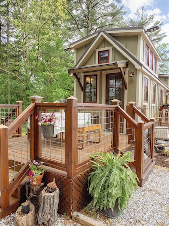 Terrace/patio. Private Boutique Tiny House Exclusive Grounds Mountain Views Near Lake Glenville