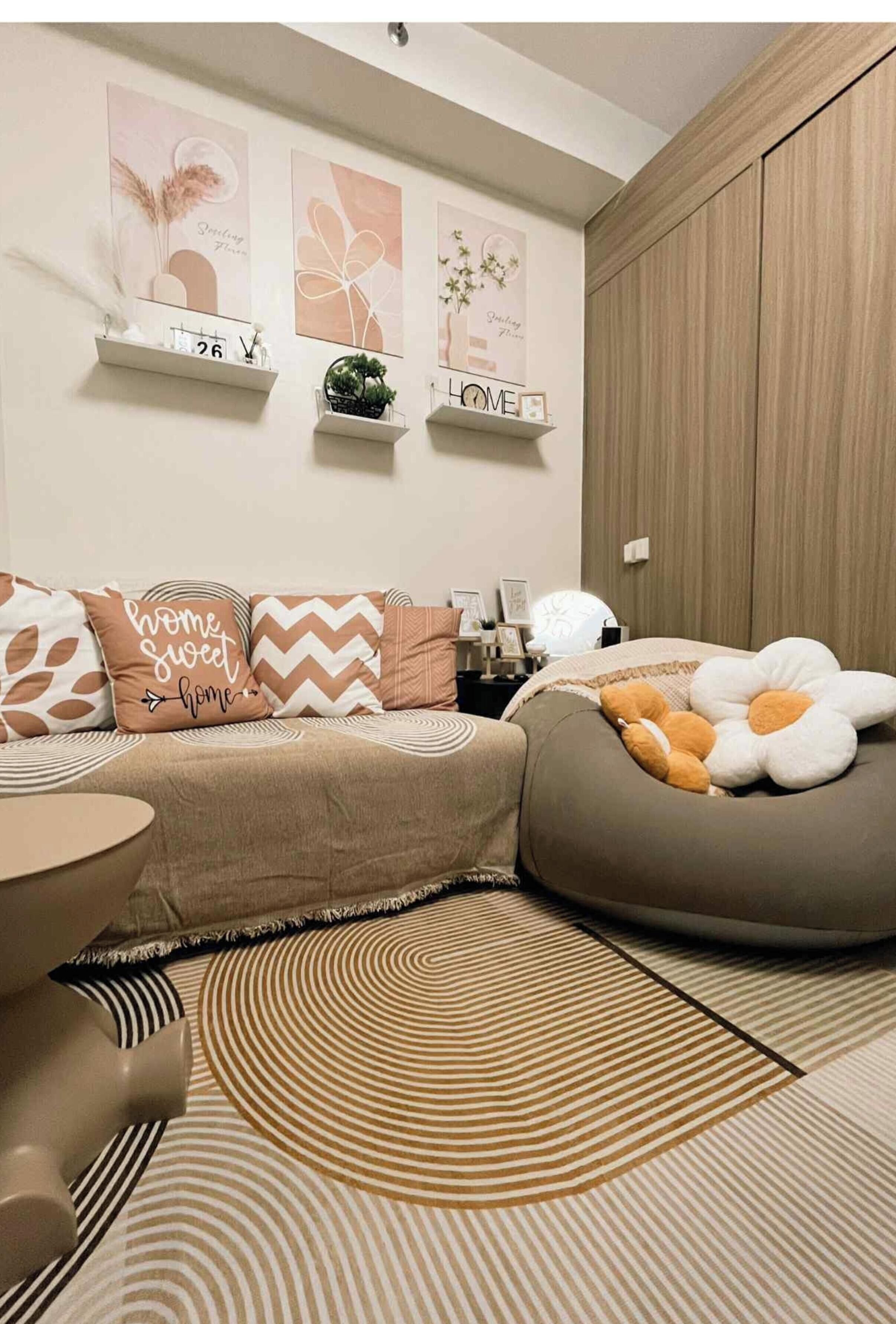 Signature Condo, 1 Bedroom, Balcony, Pool View | Living room