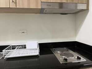 시그니처 콘도, 침실 1개, 발코니, 수영장 전망 | 전용 주방 | 냉장고, 전자레인지, 쿡탑, 식기 세척기