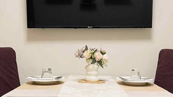 Signature Condo, 1 Bedroom, Balcony, Pool View | Television