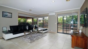 Living area - Sweet Home at Carrum Downs (Carrum Downs)