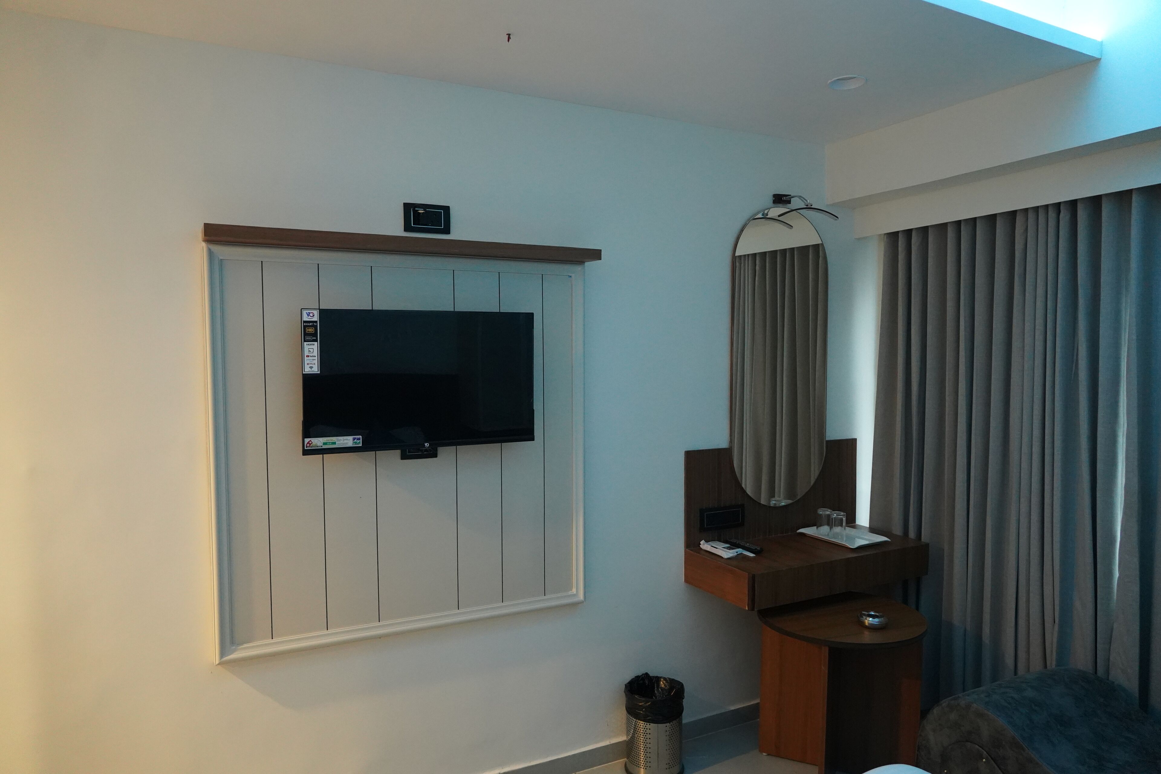 Luxury-Zimmer | Schreibtisch, laptopgeeigneter Arbeitsplatz, kostenloses WLAN