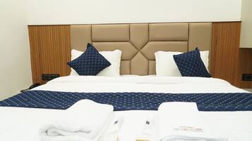 Superior Room | Desk, laptop workspace, free WiFi, bed sheets