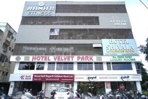 Exterior - Hotel Velvet Park (Ahmedabad)
