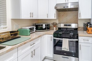 Microwave, dishwasher, electric kettle, toaster