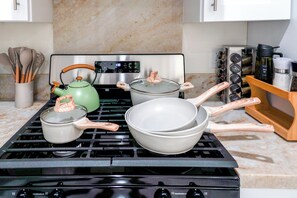 Microondas, lavavajillas, tetera eléctrica y tostadora