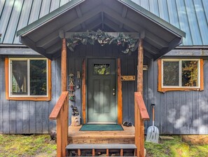 A cabin with a wooden porch, a green door, and a sign that reads "Cabin". - Fir Tree Cabin | Grill, Fireplace (Packwood)