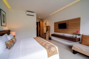 Minibar, soundproofing, free WiFi, bed sheets