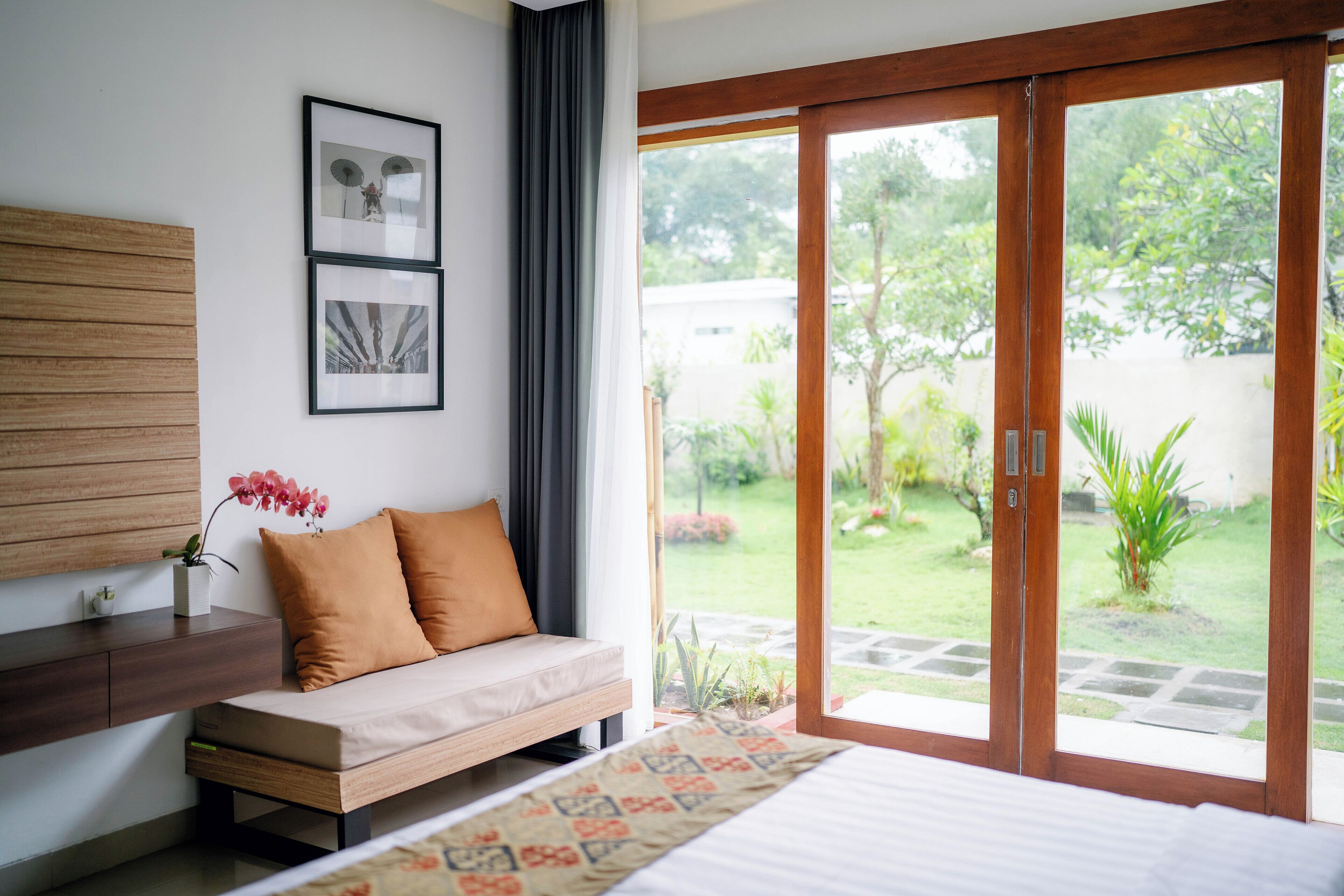 Deluxe Double or Twin Room, Non Smoking | Minibar, soundproofing, free WiFi, bed sheets