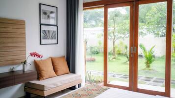 Deluxe Double or Twin Room, Non Smoking | Minibar, soundproofing, free WiFi, bed sheets