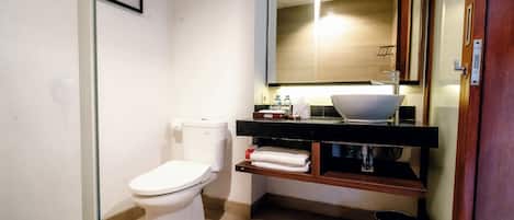 Shower, hydromassage showerhead, bidet, towels