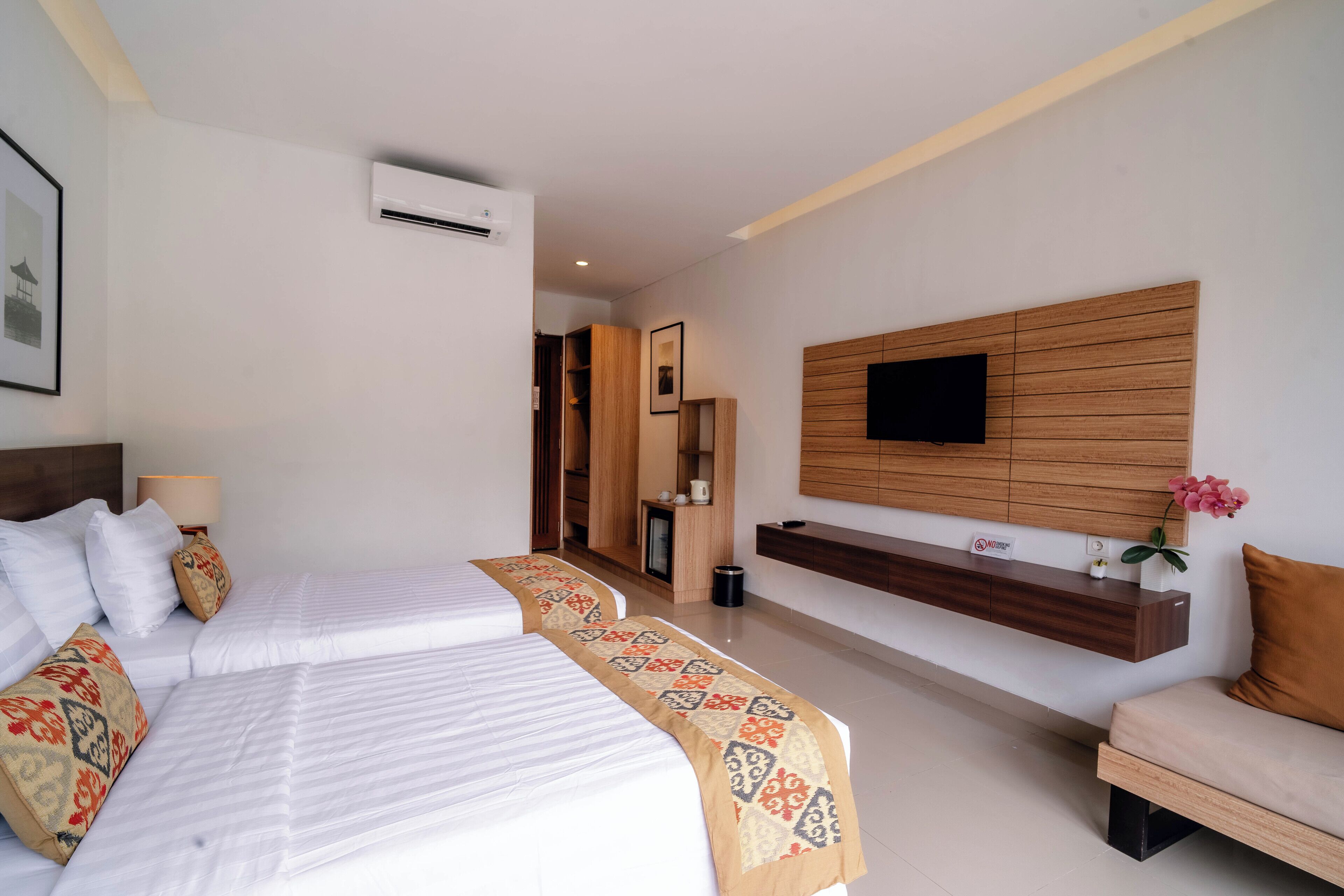 Minibar, soundproofing, free WiFi, bed sheets