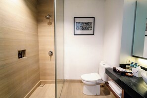 Minibar, sistema de insonorización, wifi gratis y ropa de cama