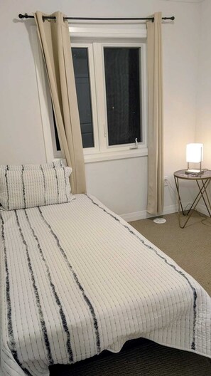 مكواة/لوح كي وواي فاي وملاءات أسرّة