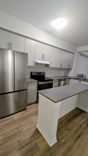 Mikroaaltouuni, uuni, liesi, astianpesukone