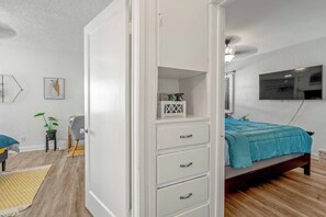 2 عدّة غرف نوم ومكتب وواي فاي مجانًا وملاءات أسرّة