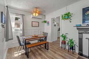 Dining - Historic Quiet Home W/Free Parking by Hollywood (Burbank)