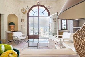 Televisie en een tafeltennistafel