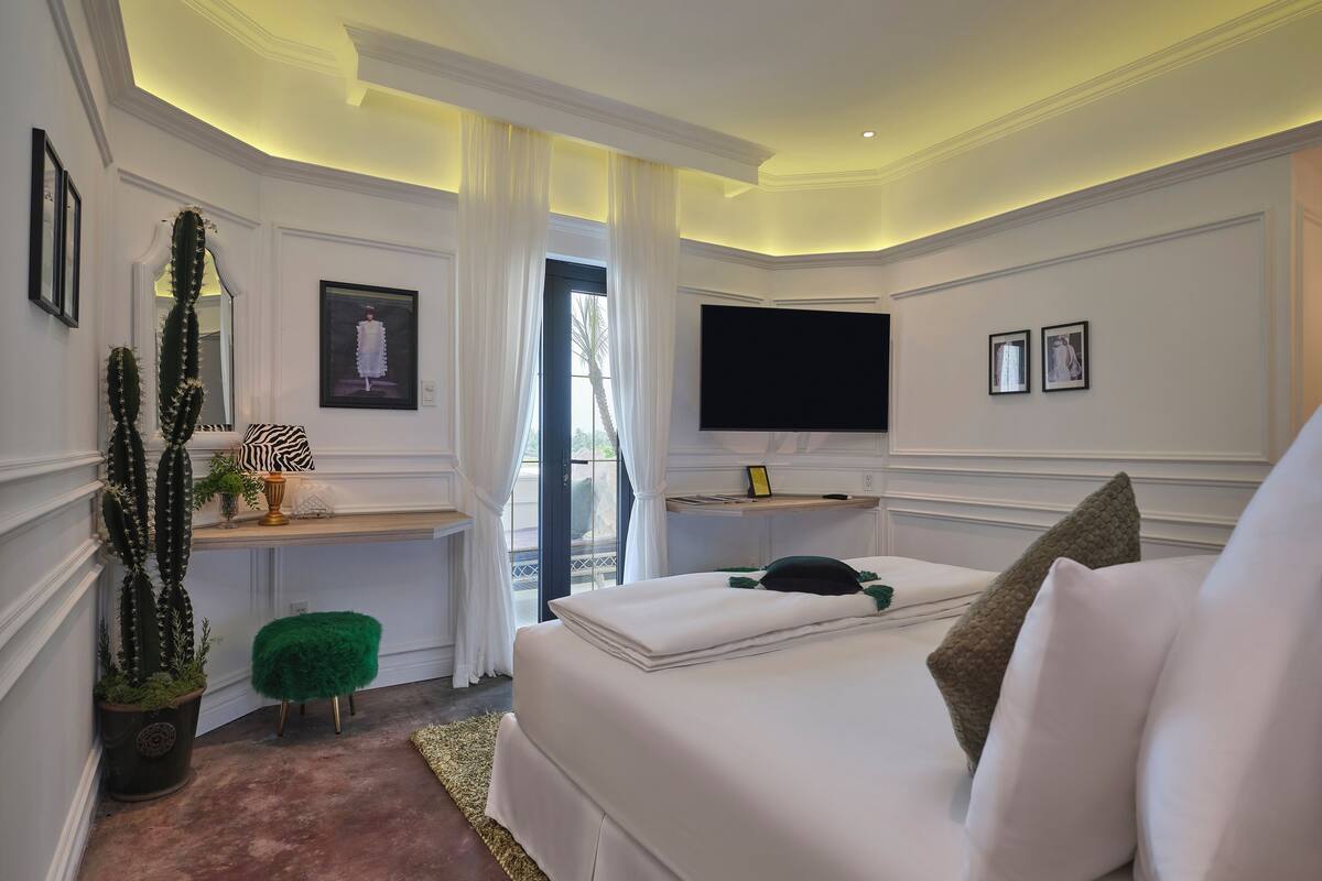 Deluxe Double or Twin Room, Balcony, Courtyard View | In-room safe, desk, laptop workspace, soundproofing