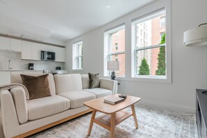 TV, stereo - Blueground | Kalorama Heights, fitness, nr Rock Creek Park (Washington, D.C.)