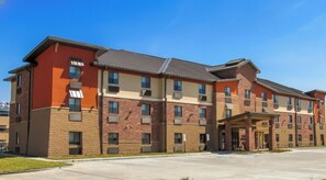 Exterior - Queen Suite w/ Kitchen & Recliner Near Omaha’s Best Attractions and Landmarks (La Vista)