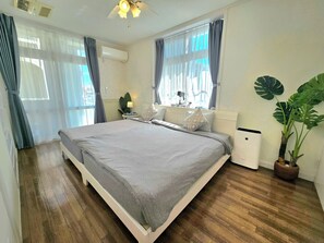 Iron/ironing board, WiFi, bed sheets