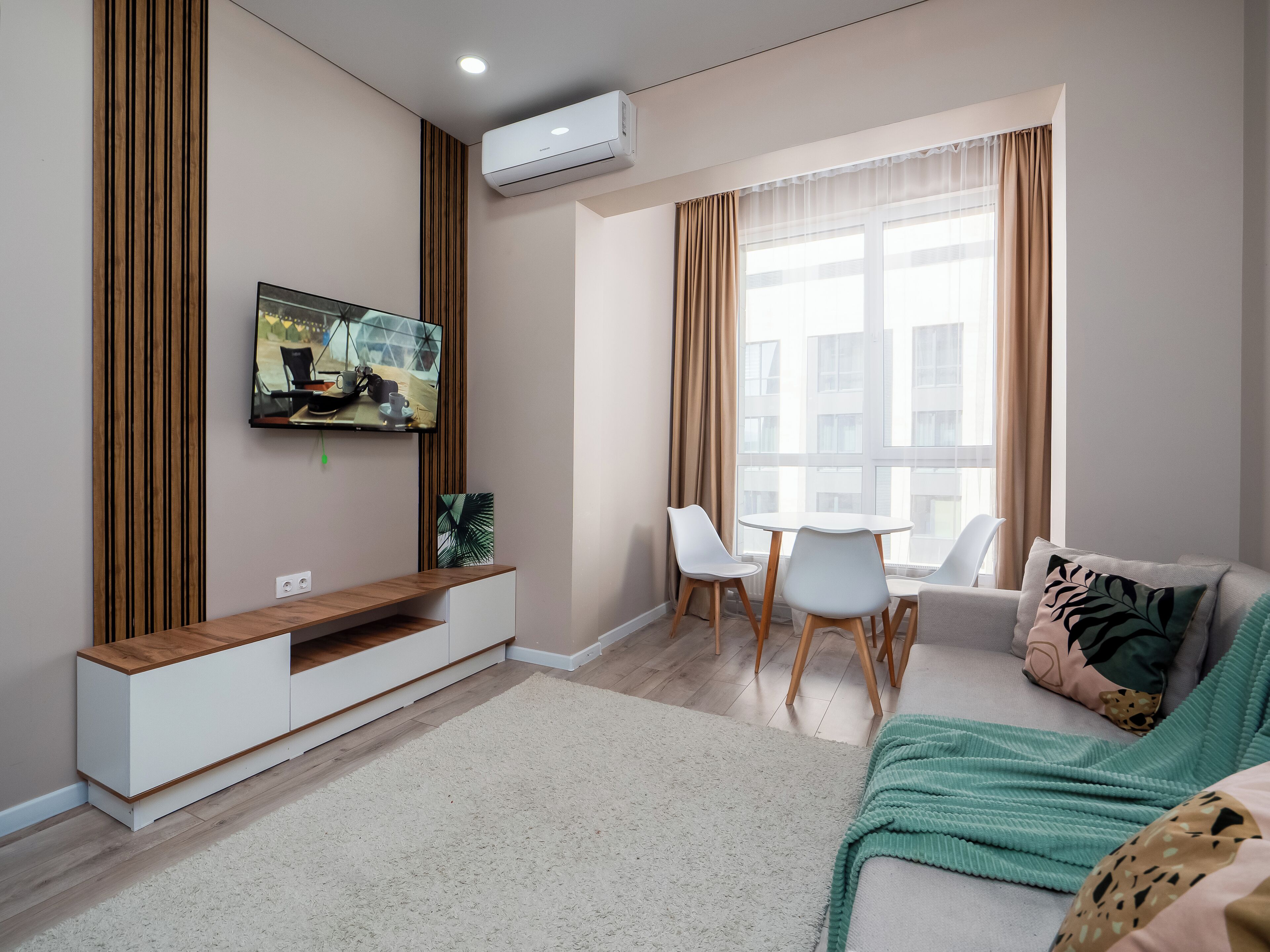 Appartamento Comfort, 1 letto king con divano letto, vista montagna | Una cassaforte in camera, postazione laptop, tende oscuranti