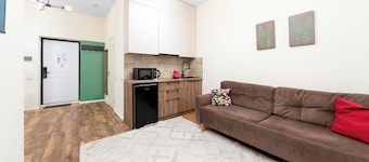 ๋ฉ๊ฐ ์๋งํฐ ๊ทผ์ฒ์ ๋น์ฆ๋์ค ์ํํธ