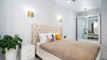 Appartamento Comfort, 1 letto king con divano letto, non fumatori, vista montagna | Una cassaforte in camera, postazione laptop, tende oscuranti