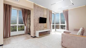 Appartamento Comfort, 2 camere da letto, bagno privato | Una cassaforte in camera, postazione laptop, tende oscuranti