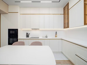 Comfort-Apartment, 2 Schlafzimmer, eigenes Bad | Zimmersafe, laptopgeeigneter Arbeitsplatz, Verdunkelungsvorhänge