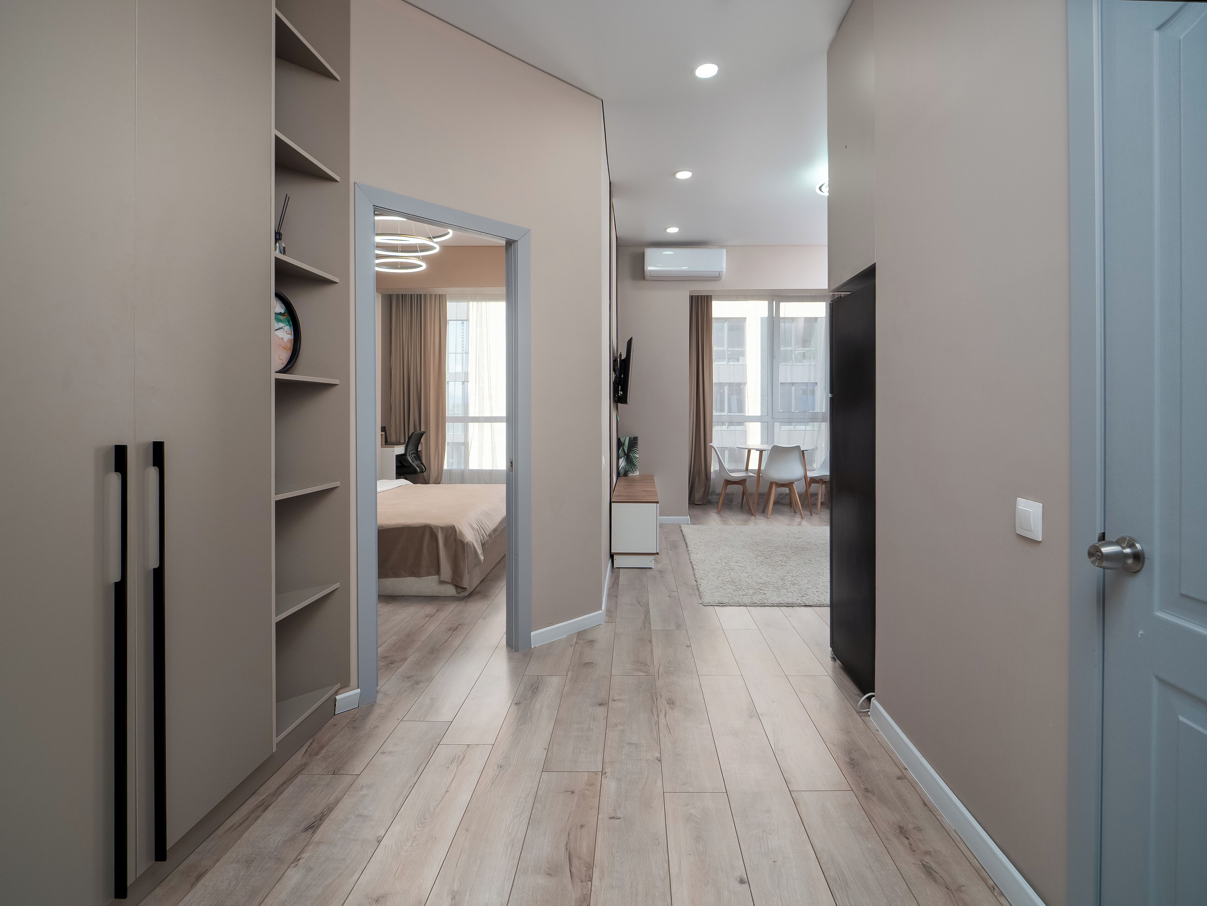 Comfort Apartment, 1 King Bed with Sofa bed, Mountain View | In-room safe, laptop workspace, blackout curtains, soundproofing