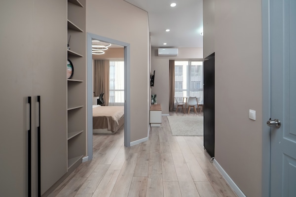 Apartamento Confort, 1 cama de matrimonio grande con sofá cama, vistas a la montaña | Caja fuerte, espacio para trabajar con un portátil, cortinas opacas