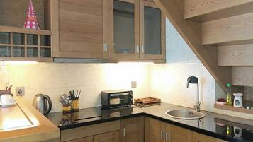 Mini-fridge, cookware/dishes/utensils