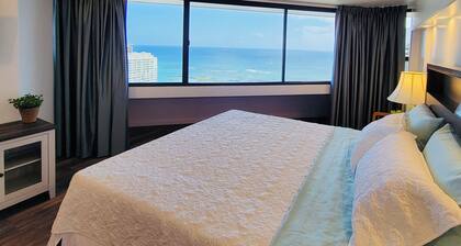 Waikiki high-rise Ocean view with free parking