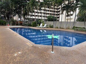 Outdoor pool - Waikiki high-rise Ocean view with free parking (Honolulu)