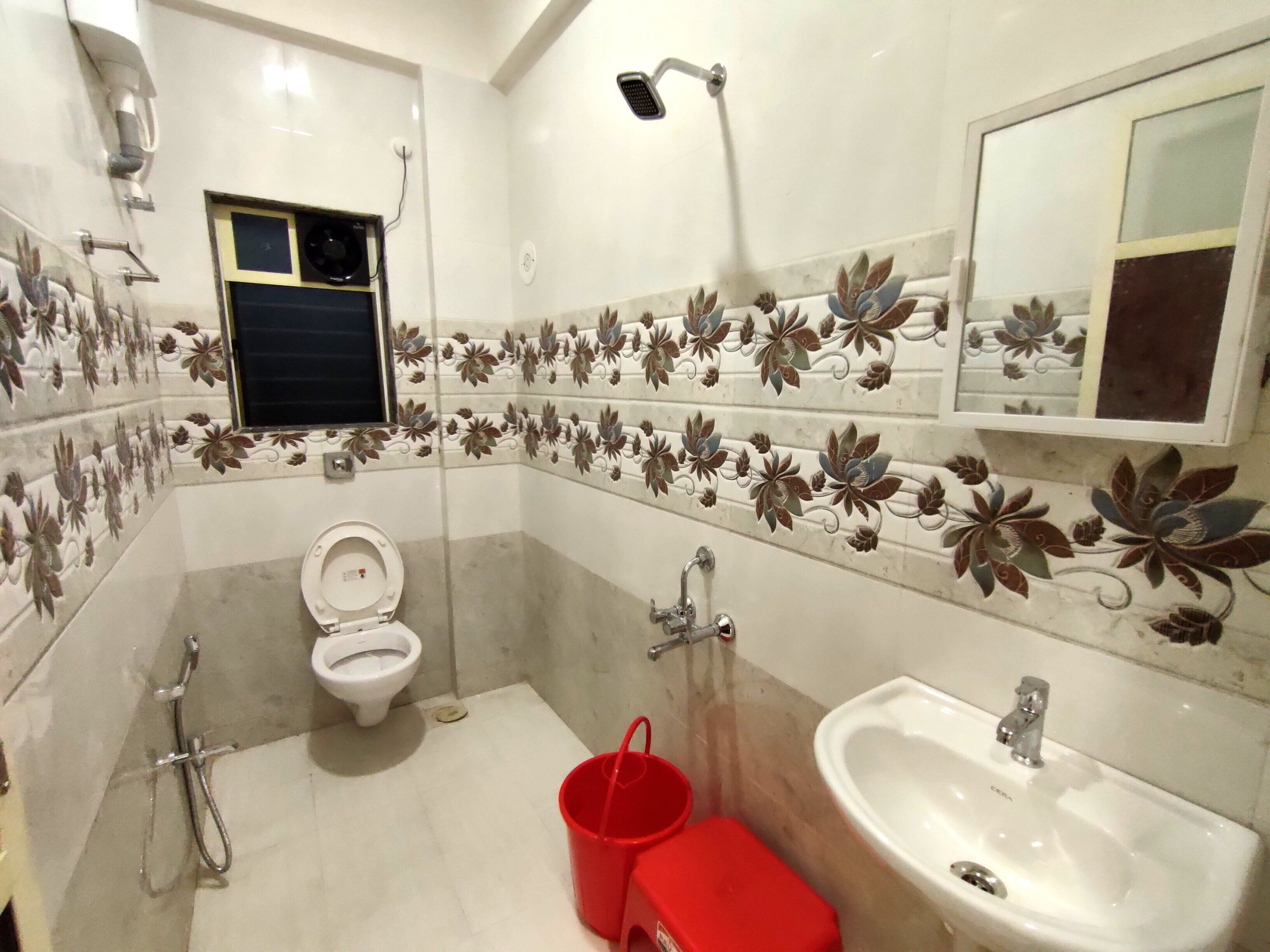 Buồng tắm vòi sen, khăn tắm 