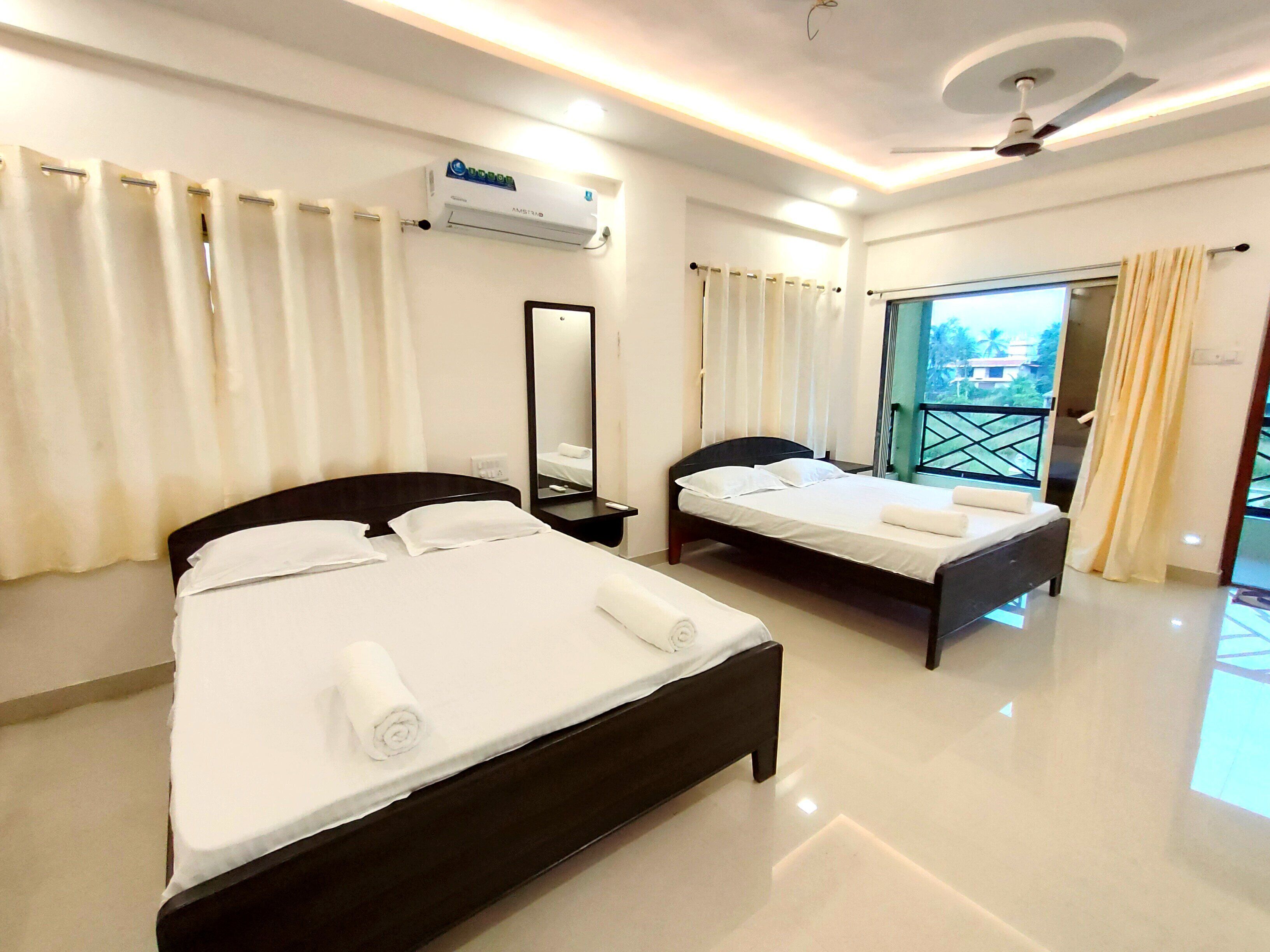 Dubbelrum för familj | Memory foam-madrasser, skrivbord, gratis wi-fi och sängkläder