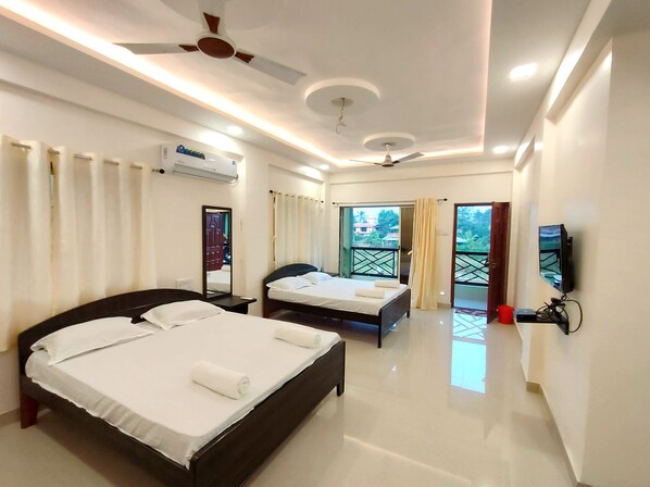 Dobbeltrom – familie | Memory foam-senger, skrivebord, wi-fi (inkludert) og sengetøy