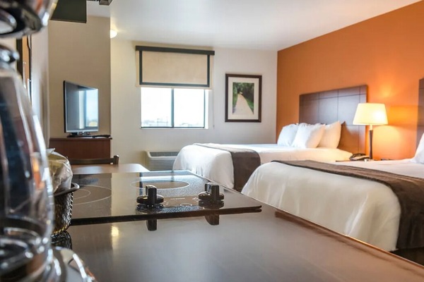 Settle in with an easy kitchenette setup beside plush beds.