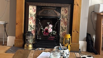 Shared Dormitory, 1 Bedroom, Smoking, Garden View | Living room