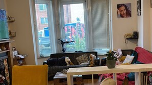 Slaapzaal, 1 slaapkamer, roken, uitzicht op tuin | Woonkamer