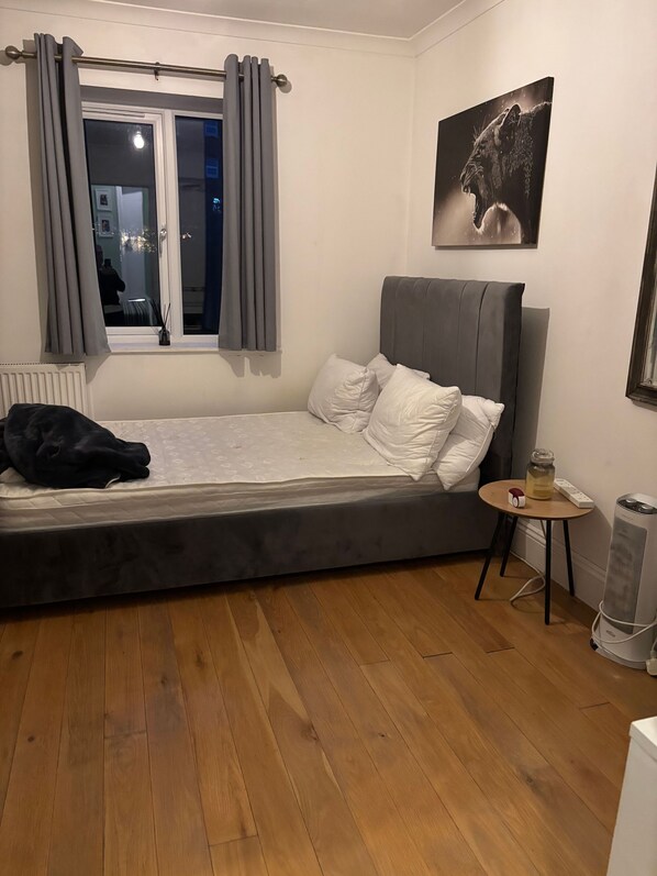 مكان نوم مشترك - غرفة نوم واحدة - للمدخنين - منظر للحديقة | 1 غرفة نوم