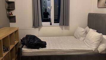 Shared Dormitory, 1 Bedroom, Smoking, Garden View | 1 bedroom