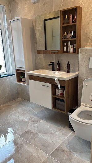 Shared Dormitory, 1 Bedroom, Smoking, Garden View | Bathroom