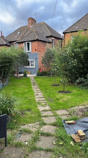 مكان نوم مشترك - غرفة نوم واحدة - للمدخنين - منظر للحديقة | حديقة